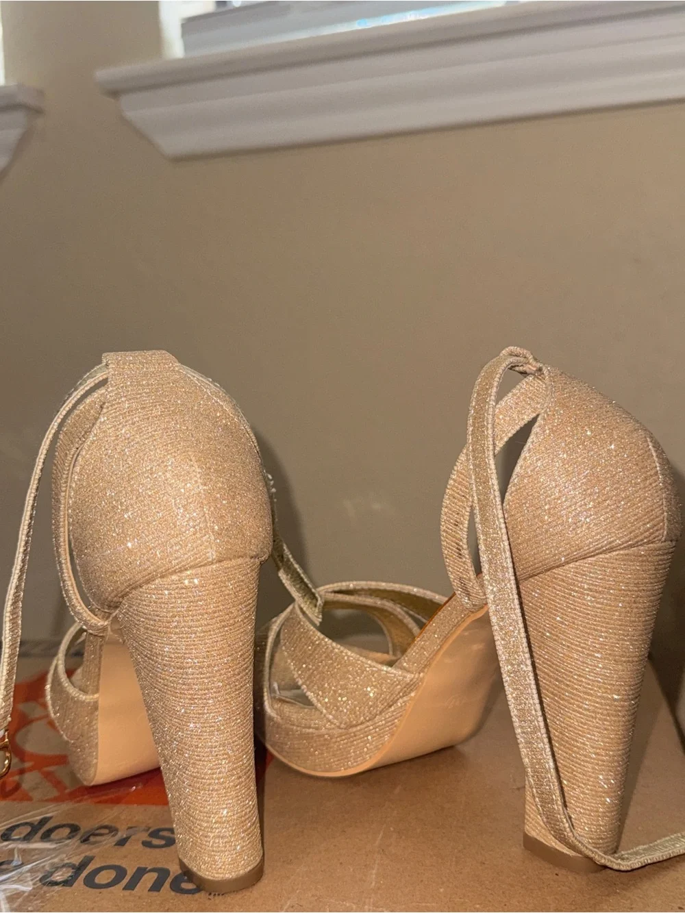 Women's Glitter Platform Sandal in Champagne
